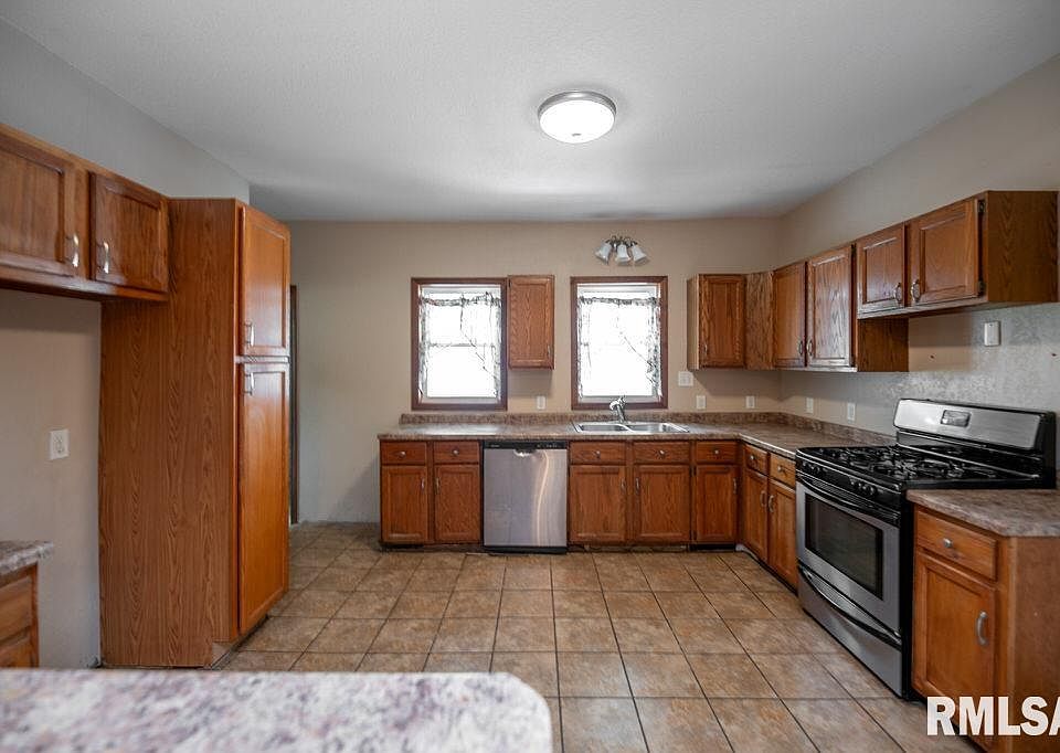 13th image of 1002 Market St