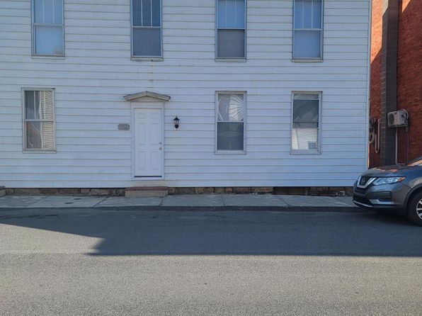 867 Center Ave