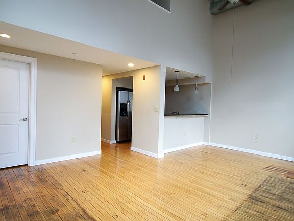 2nd image of 125 W Saratoga St APT 206