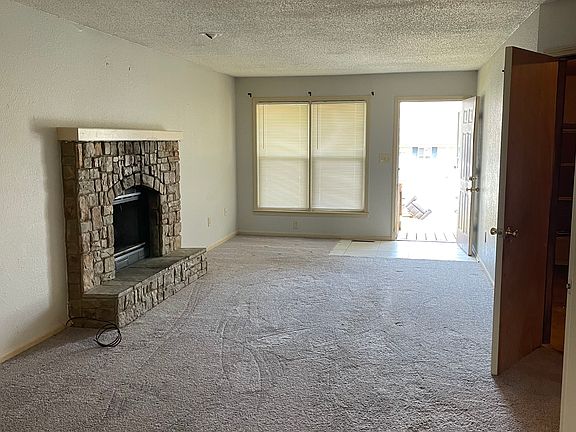3rd image of 1105 SE Prairie Ln APT D