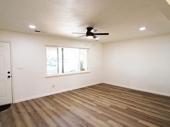 5th image of 1537 W Hampton Way