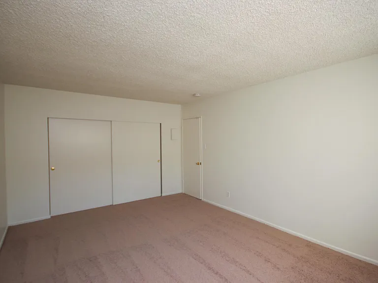 202 E Live Oak St #F — Photo 15