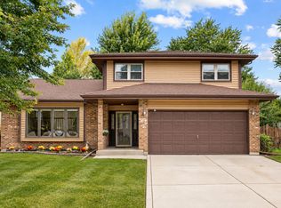 29 Mayfair Ln, Aurora, IL 60504