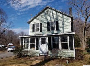 31 Falls Rd, Hudson, NY 12534