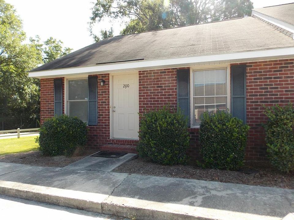1st image of 140 Lanier Dr #200