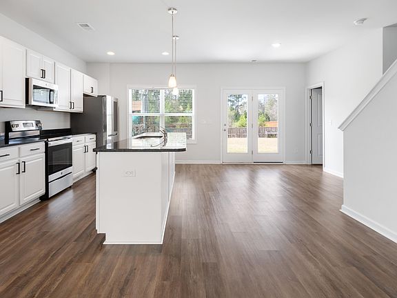 5th image of 173 Clydesdale Cir