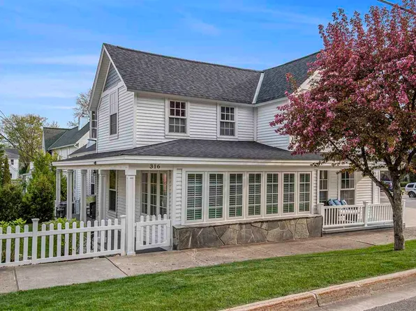 316 E 3rd St, Harbor Springs, MI 49740