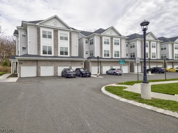67 Veterans Way, Morris Plains, NJ 07950