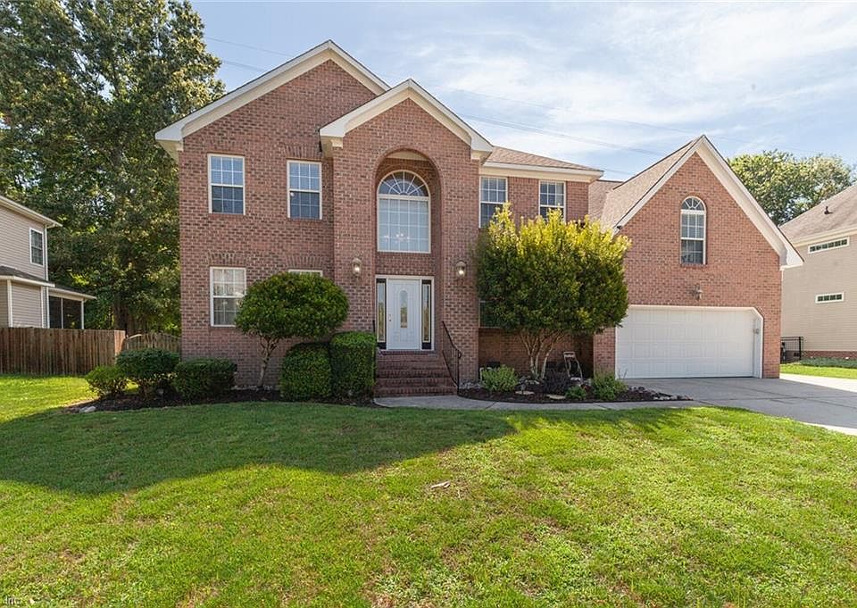 Beautiful 5 bedroom 3 bath home with 2 car garage