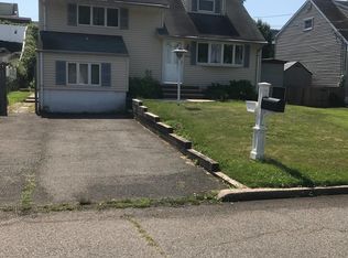 214 McFarlane Rd, Colonia, NJ 07067