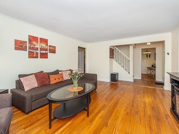 3rd image of 212 Midway Ave