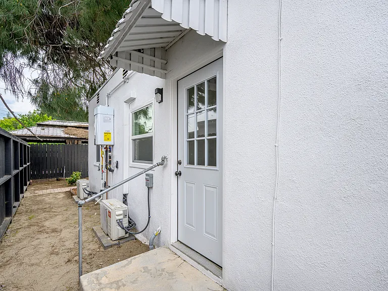 312 W Cedar Ave — Photo 3