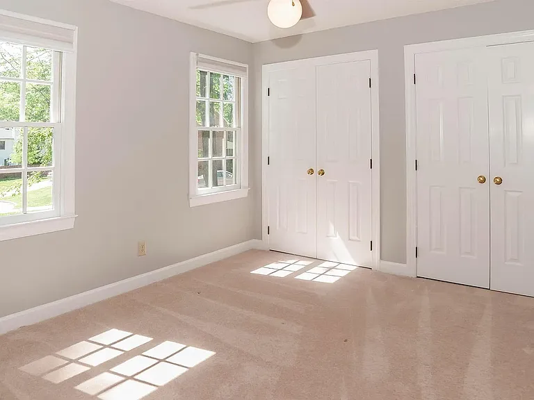 104 Lively Ct E — Photo 3
