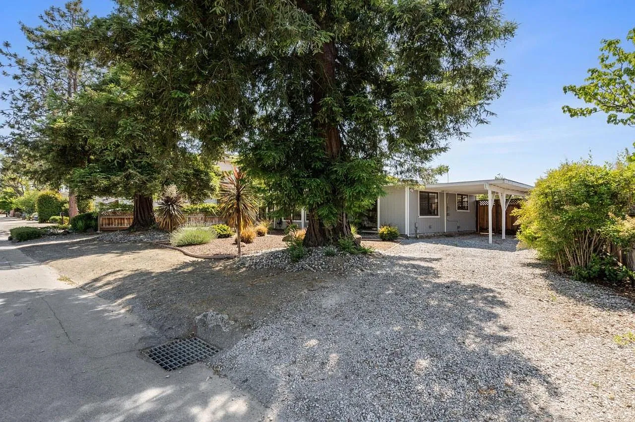 2 bed, 1016 sqft, $4,200 — Photo 3