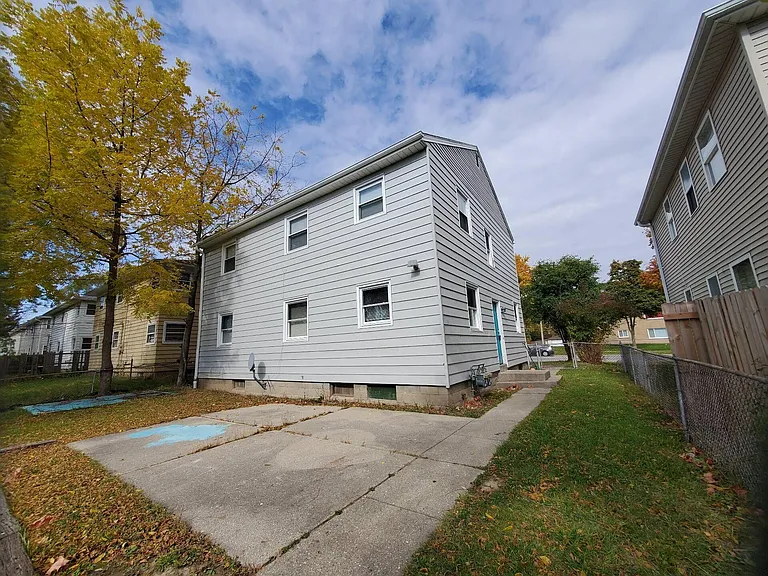 8129 W Villard Ave — Photo 18