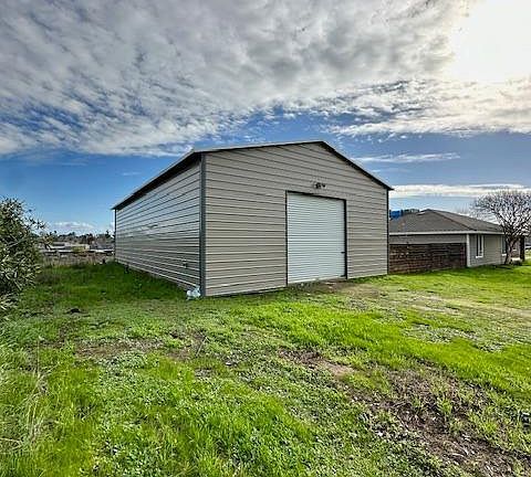 3rd image of 17701 Brook Drive
