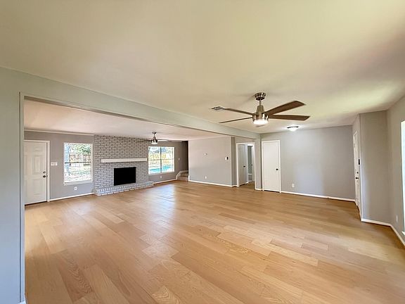 5th image of 9814 Foxrun Ct