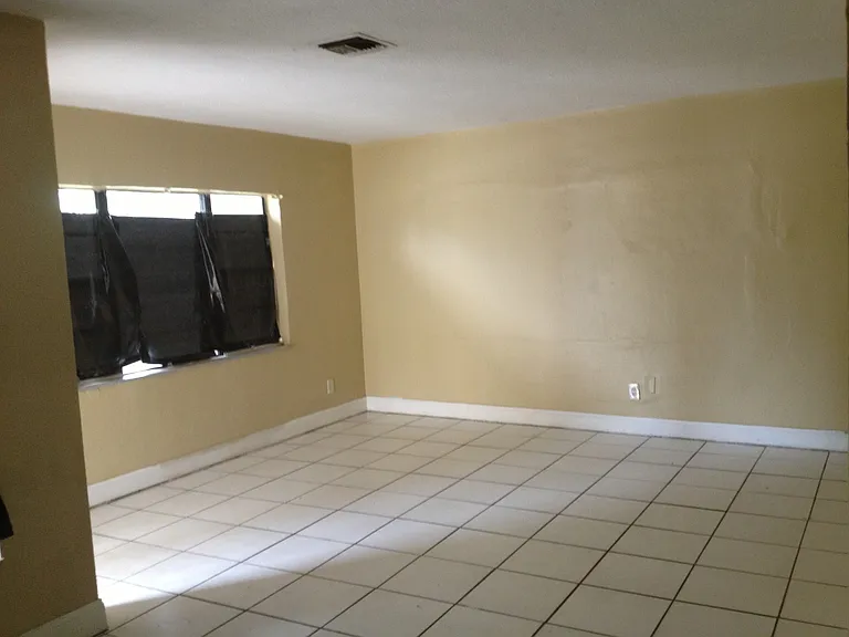 1631 NW 7th Ct — Photo 13