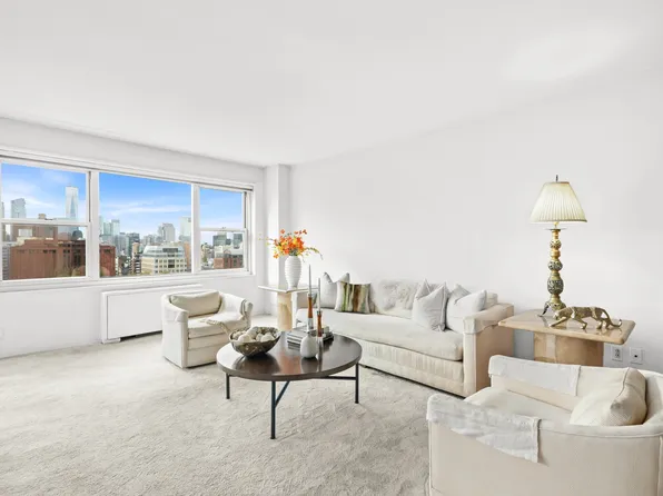 20 East 9th Street image 10 of 38