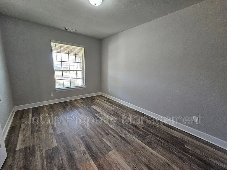 1740 Jamestown Dr — Photo 15