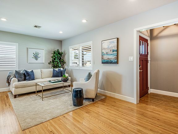 3rd image of 1030 W 212th St