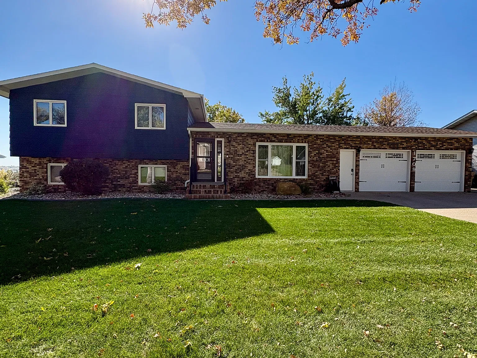 3 bed, 2400 sqft, $2,800 — Photo 1