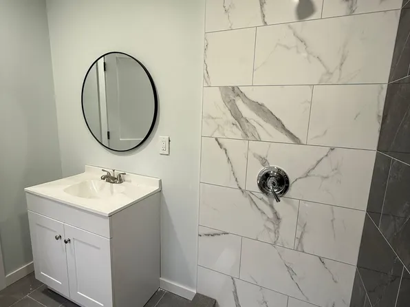 407 Elm Street image 9 of 20