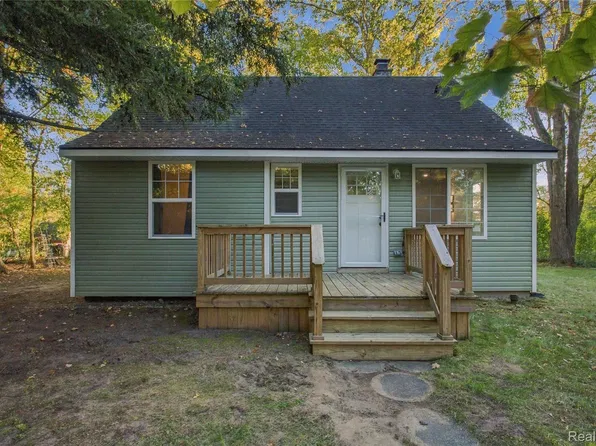 29093 List St, Farmington Hills, MI 48336