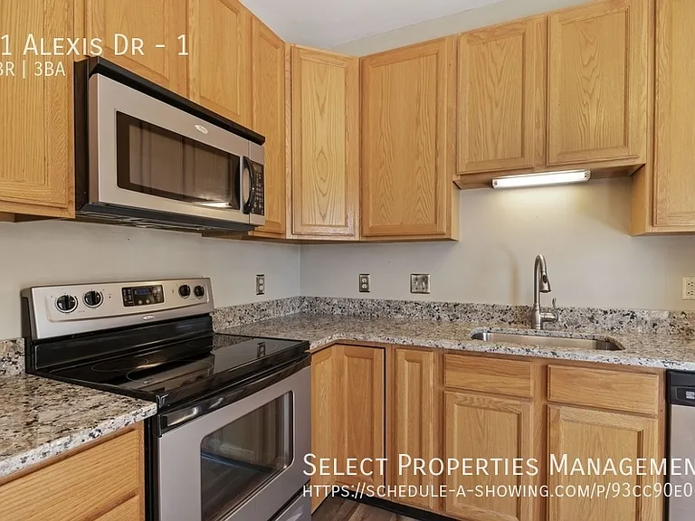 11 Alexis Dr #1 — Photo 4