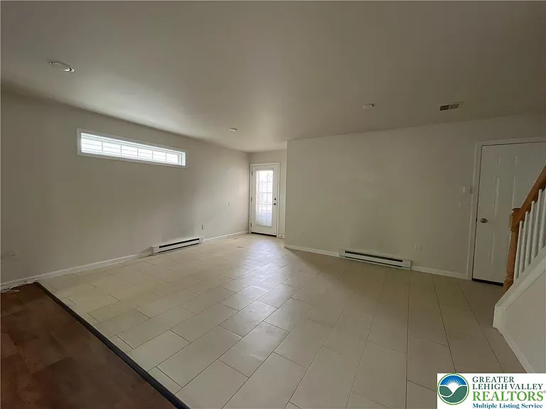 336 Park Pl — Photo 2
