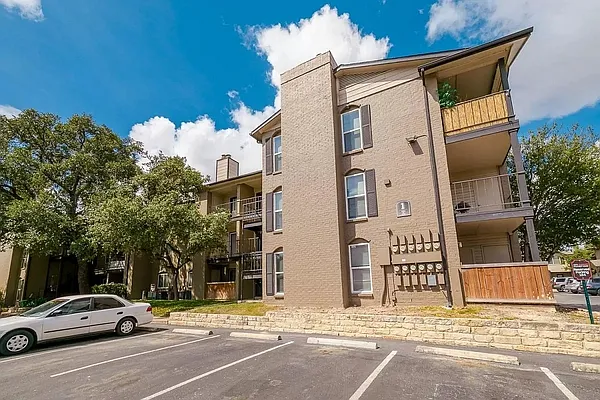 City Summit Apartments — Photo 27