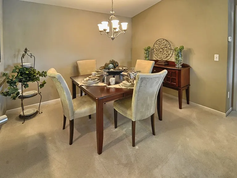 Ashford Apartments — Photo 52