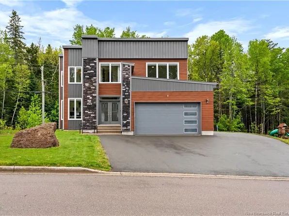 16 Parkplace Ln, Moncton, NB E1A 9N2