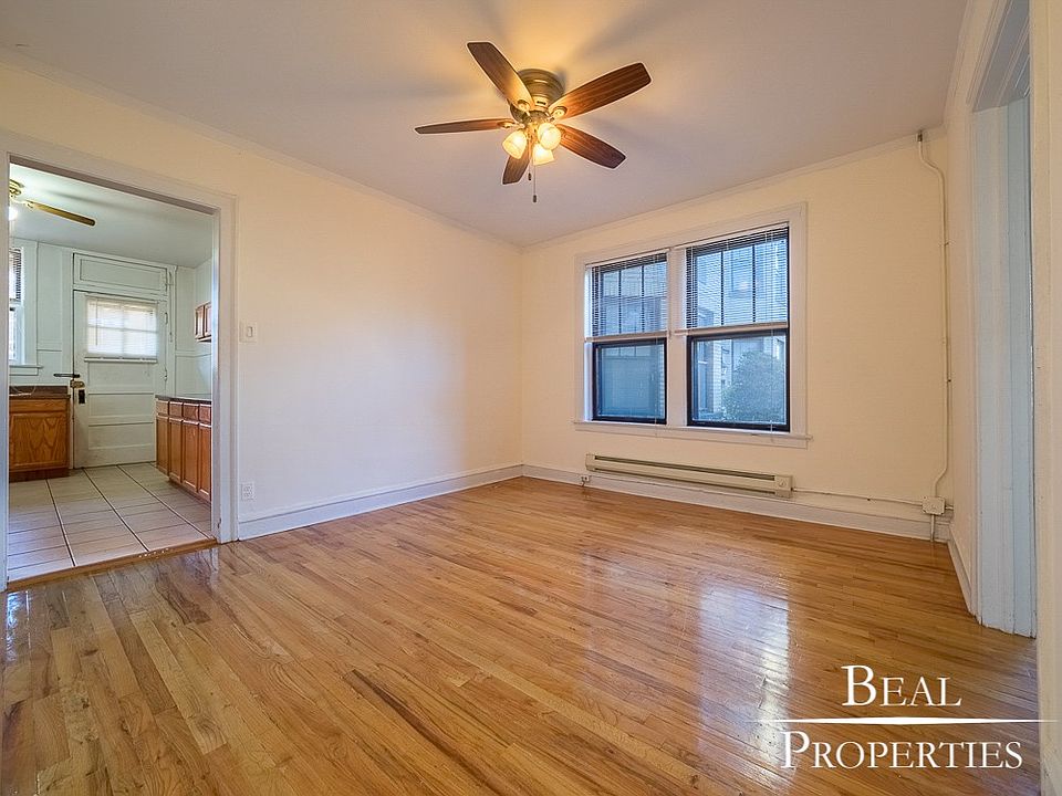 1st image of 1121 W Oakdale Ave APT 3B