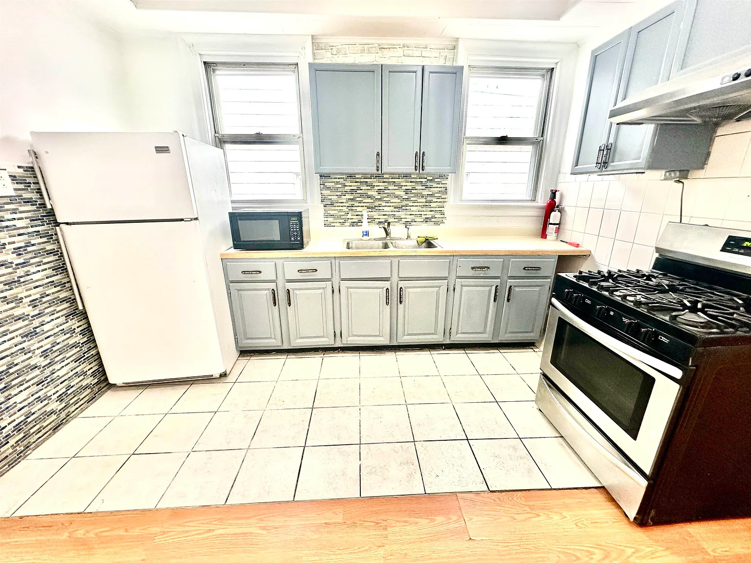 2 bed, 1.0 bath, $2,200 — Photo 3