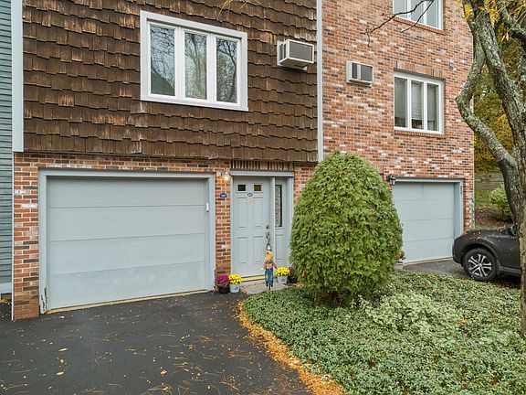 2nd image of 148 Valley West Way #148