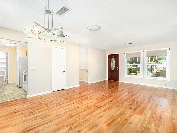 5th image of 12 Fresca Way