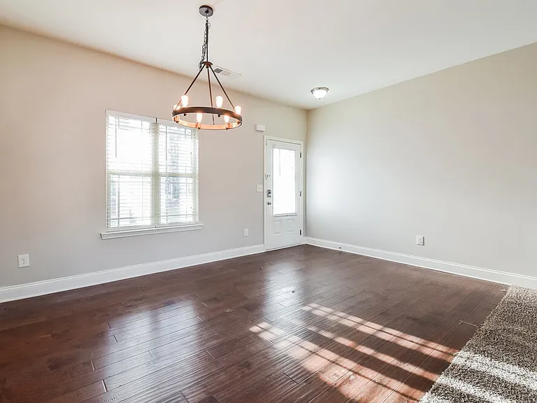 547 Joneus Dr — Photo 6