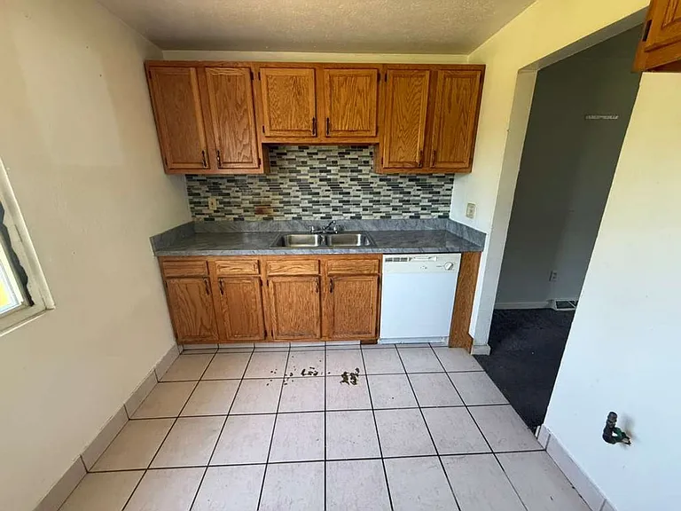 4889 Banbury Ct — Photo 11