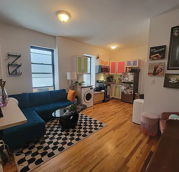 319 E 9th St #6 — Photo 4