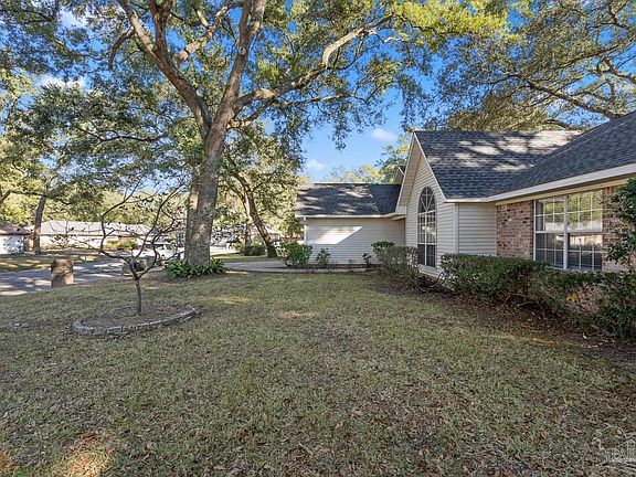 3rd image of 2779 Glen Eden Dr
