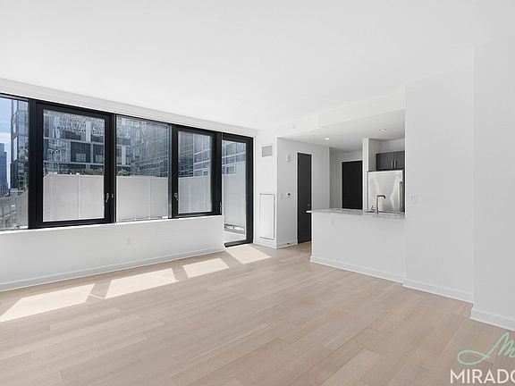 4th image of 21 W End Ave #1111