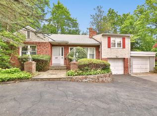 3 Hutchinson Blvd, Scarsdale, NY 10583