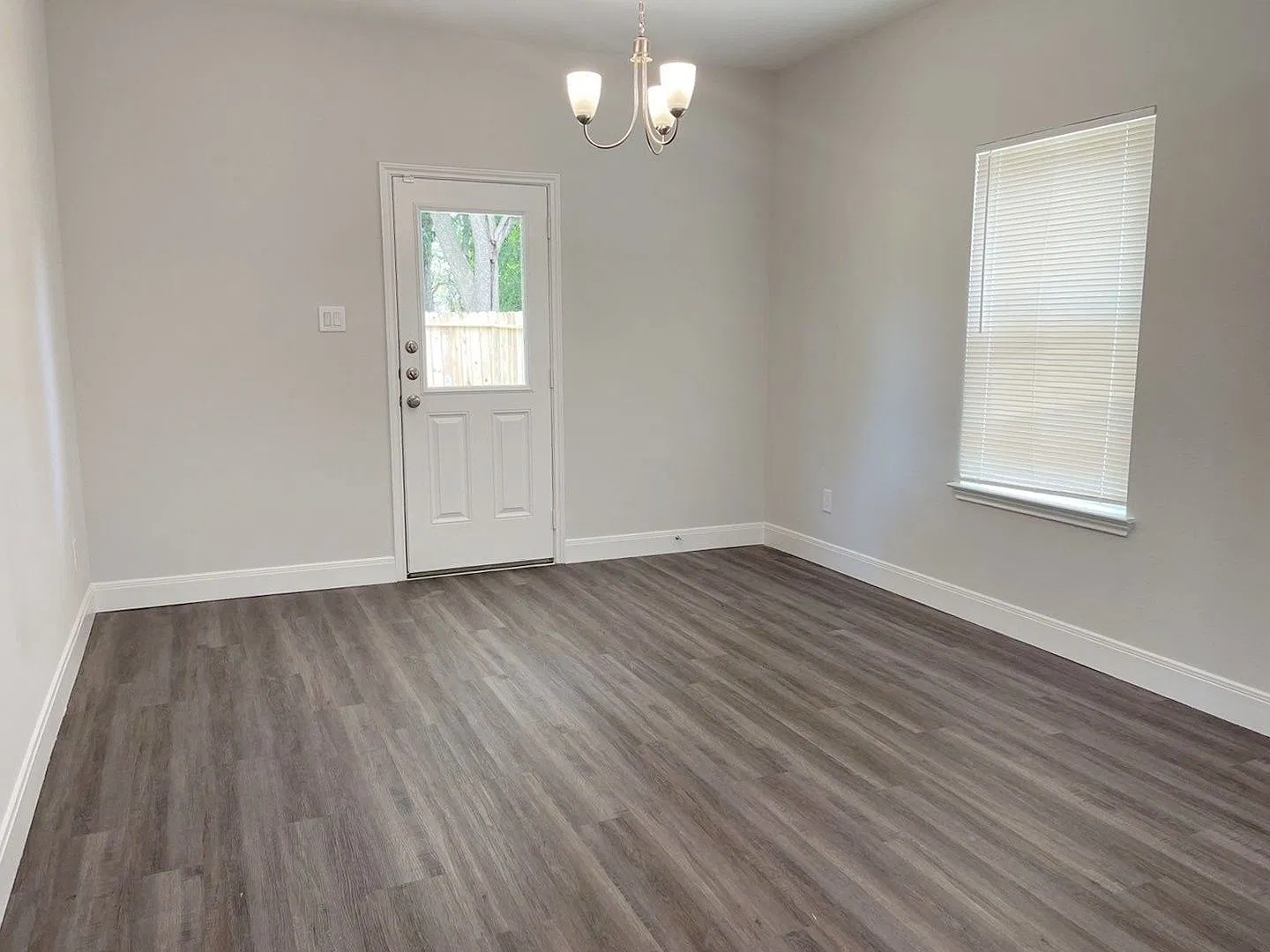 1029 Calvin Ave — Photo 3