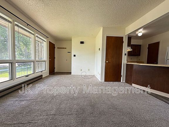 4th image of 919 1st Ave SW #2