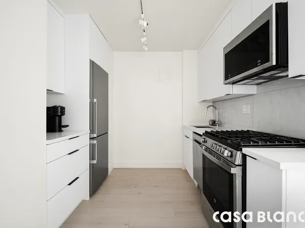 301 East 69th Street 14L image 1 of 6