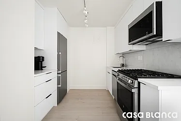 301 East 69th Street, #14L