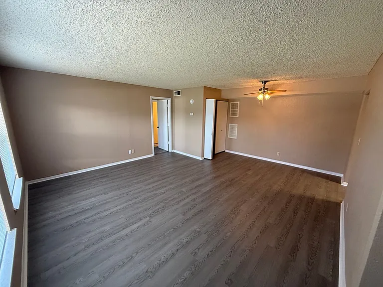 411 W K Pl — Photo 23