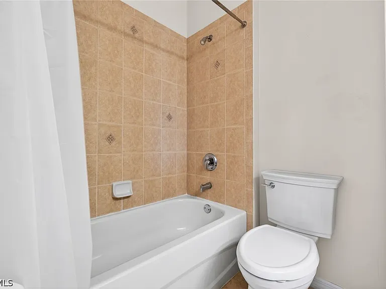8369 Sumner Ave — Photo 25