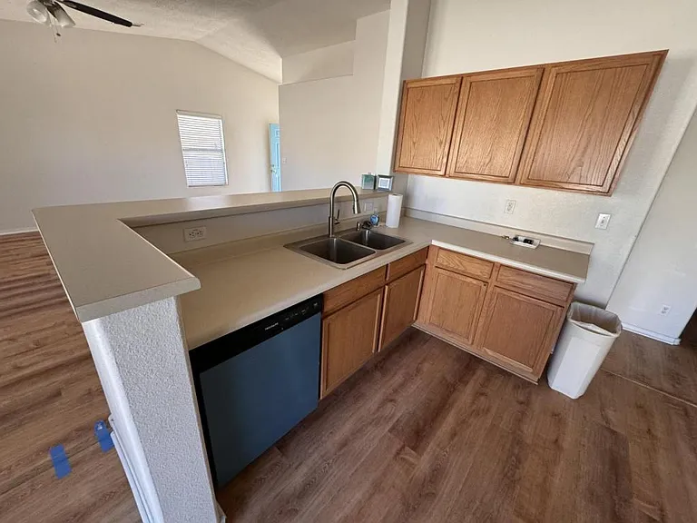 5009 Woodhaven Dr NE — Photo 4